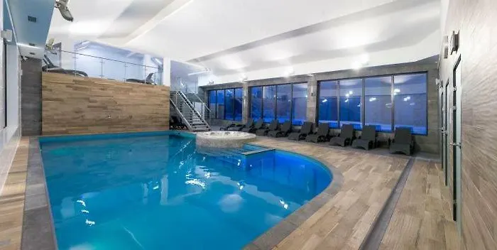 4 Seasons- Basen Wewnetrzny, Jacuzzi, Sauna, Silownia I Kulkoland W Cenie!!!